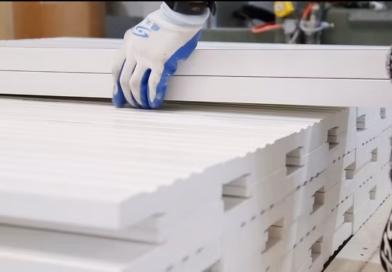 米国標準高釘保持 2 インチ PVC WPC ビニール ドア ブリックモールド アーキトレイブ